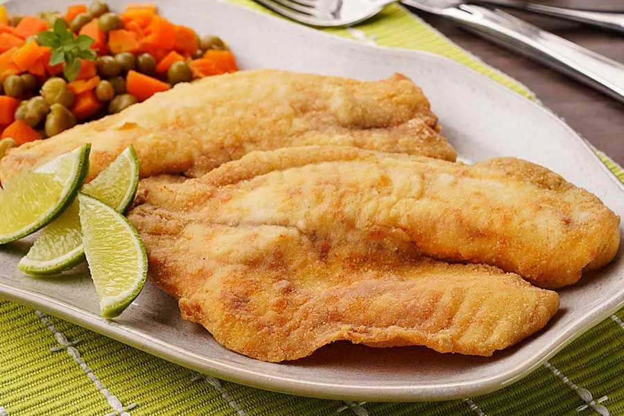 Filé de peixe empanado e crocante