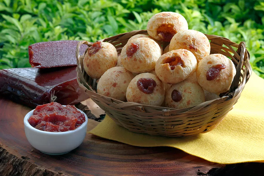 Pão de Queijo com Goiabada